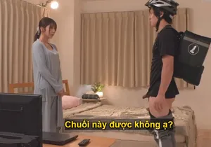 Anh chàng đeo kính và bạn gái đã đăng ký vào một chuỗi khách sạn và có khoảng thời gian vui vẻ. Anh ấy yêu cầu bạn gái mình mặc quần tất gợi cảm và thử nhiều tư thế khác nhau...